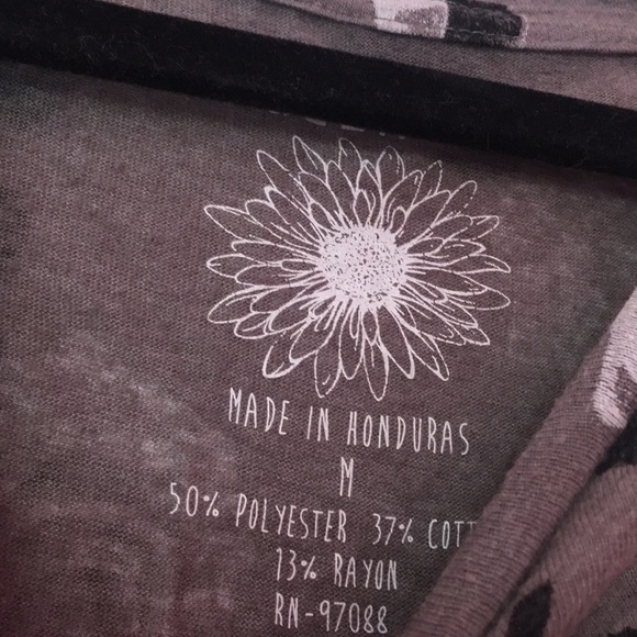 Delia’s Floral Muscle Tee - Picture 4 of 4